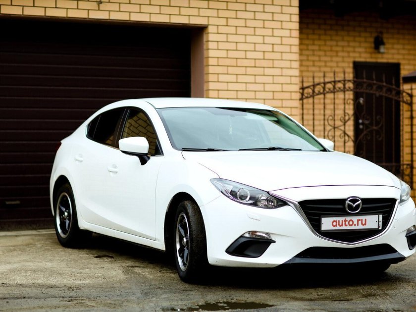 Mazda 3 белая