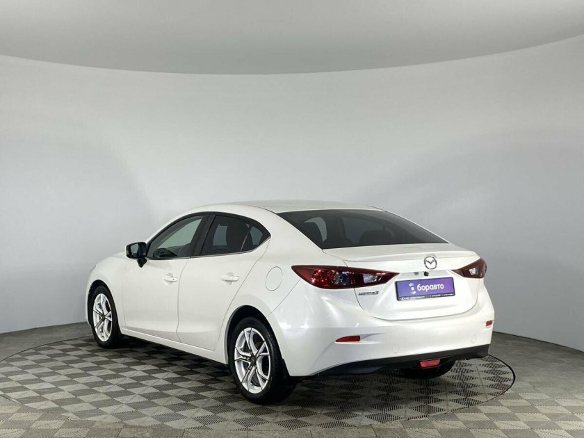 Мазда 3 белая седан