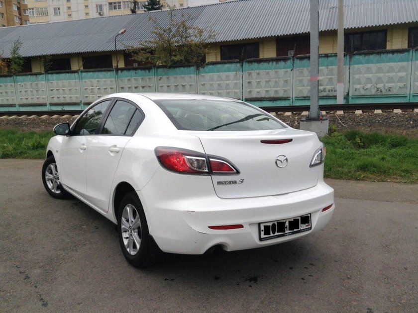 Мазда 3 2013 седан белый