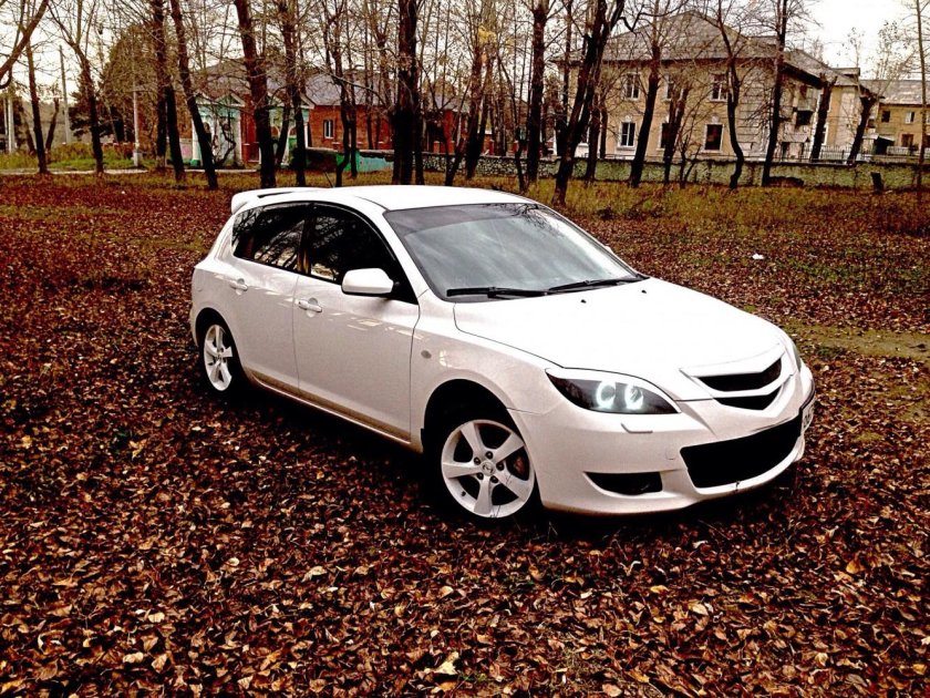 Мазда 3 2006 белая