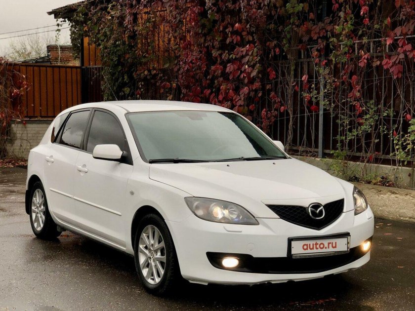 Мазда 3 2008 белая седан