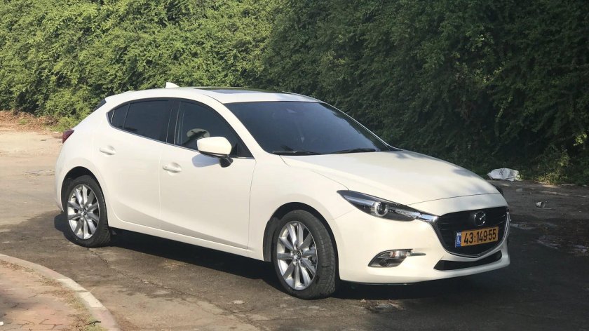 Mazda 3 белая