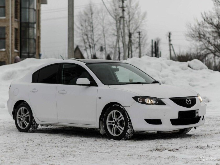 Мазда 3 2008 белая
