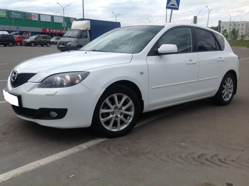 Мазда 3 хэтчбек 2008 белая