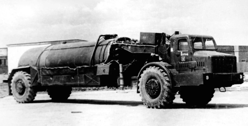 Одноосный тягач МАЗ-529