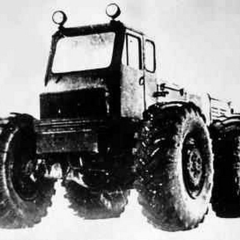 Трактор МОАЗ 49011