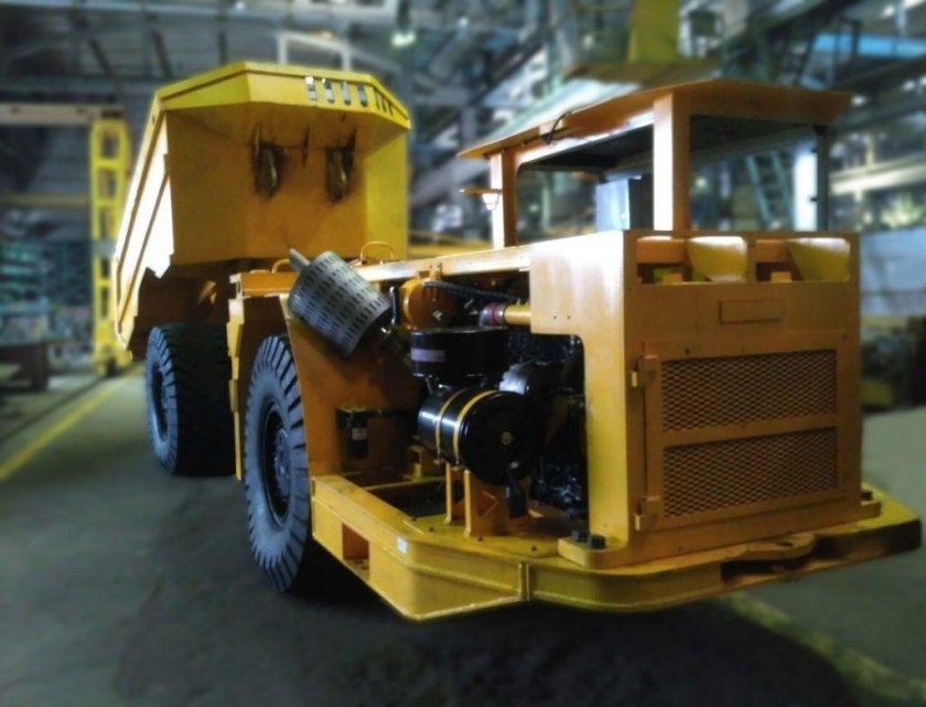 Шахтный самосвал МОАЗ