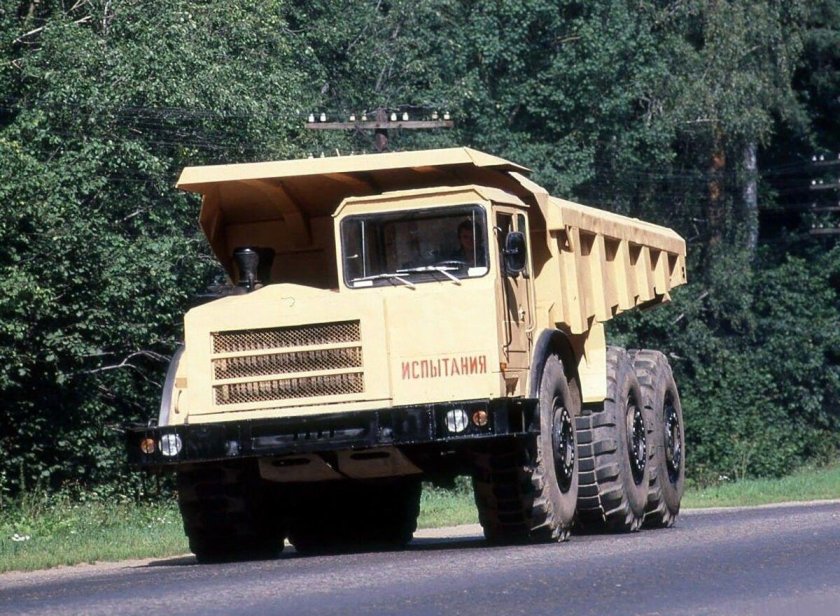 Трактор МОАЗ 49011