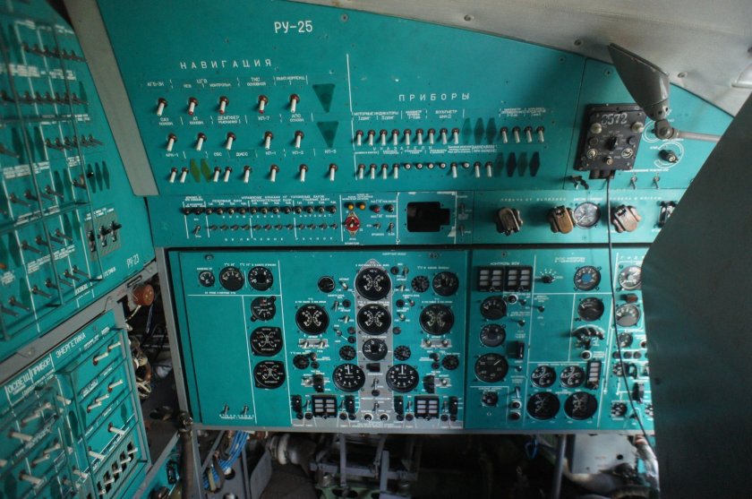 Ил-76 кабина пилотов