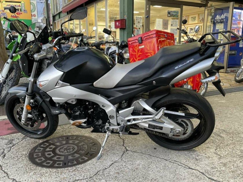 Suzuki gsr 600