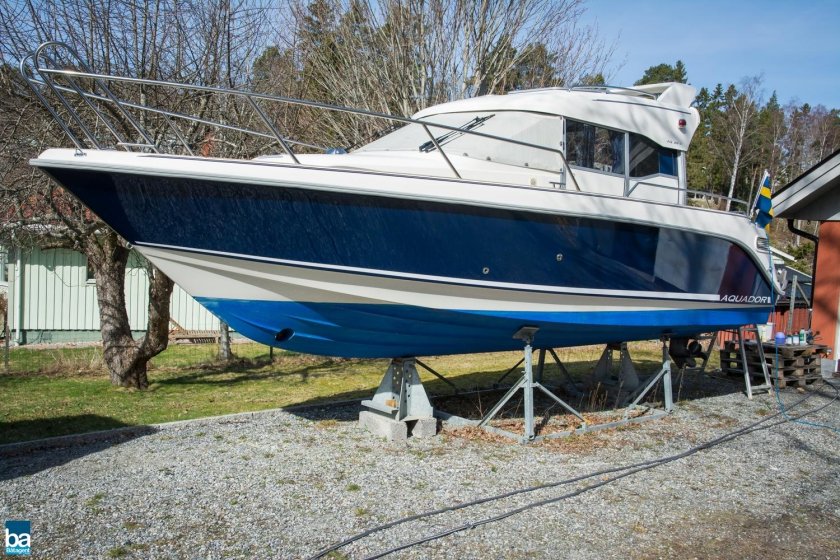 Катер моторный