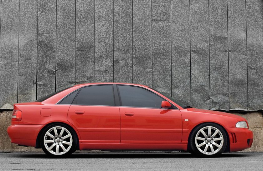 Ауди а4 б5 красная