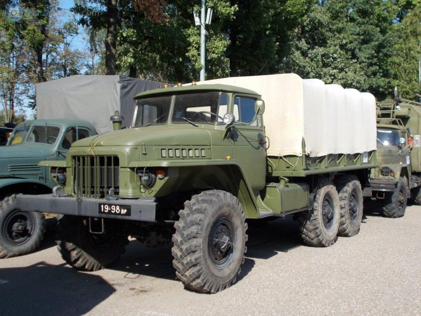 Урал 375 д бортовой