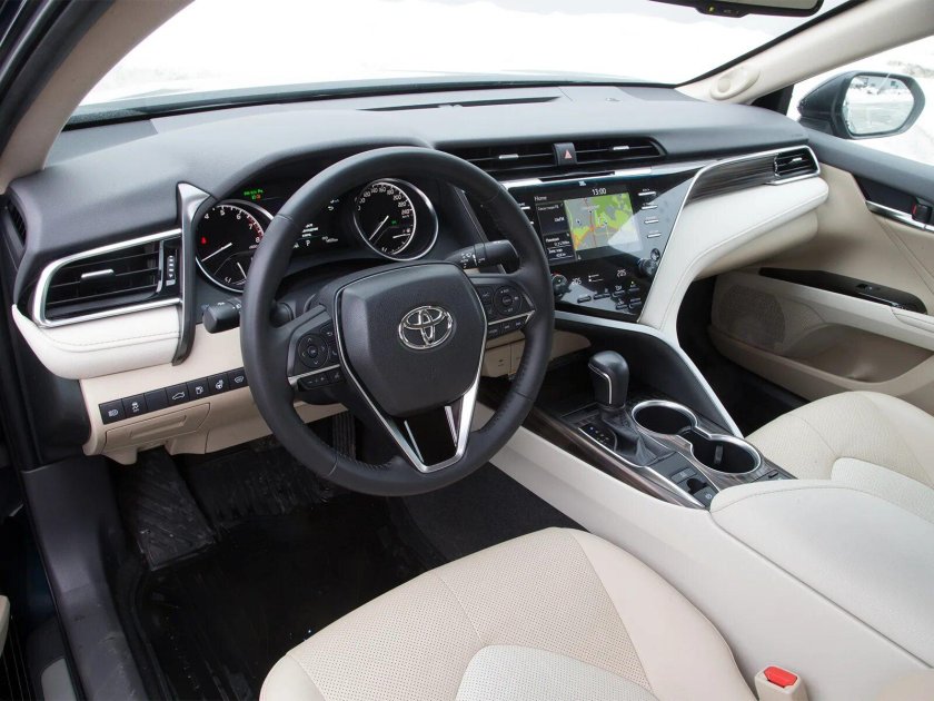 Toyota Camry 2018 салон