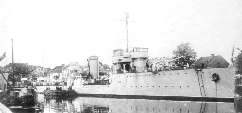 Корабль Новик миноносец