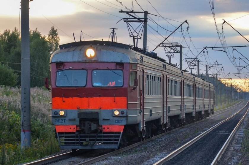 Электропоезд эр 2