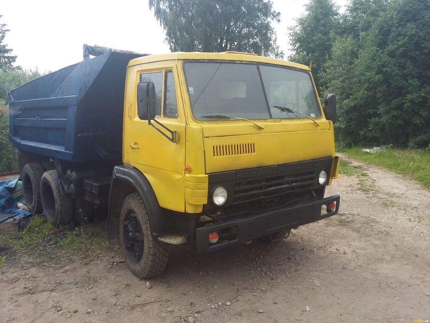 Старый КАМАЗ С куном