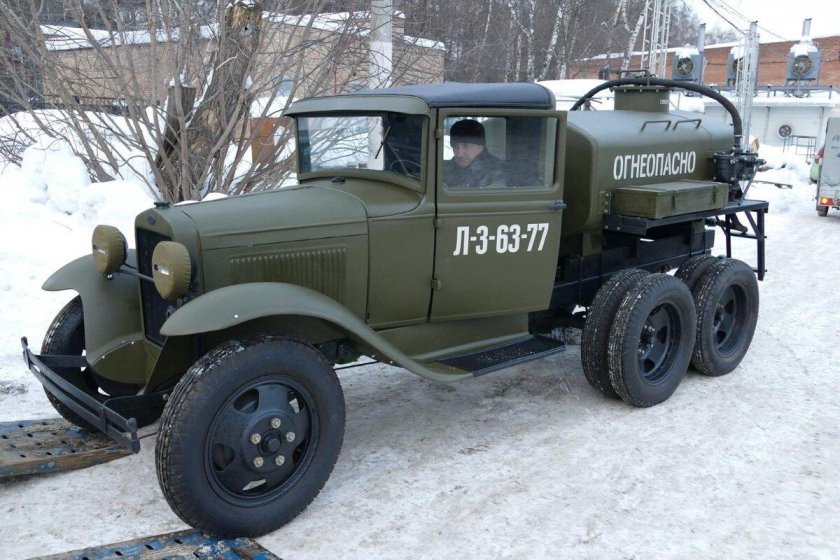 ГАЗ ААА топливозаправщик