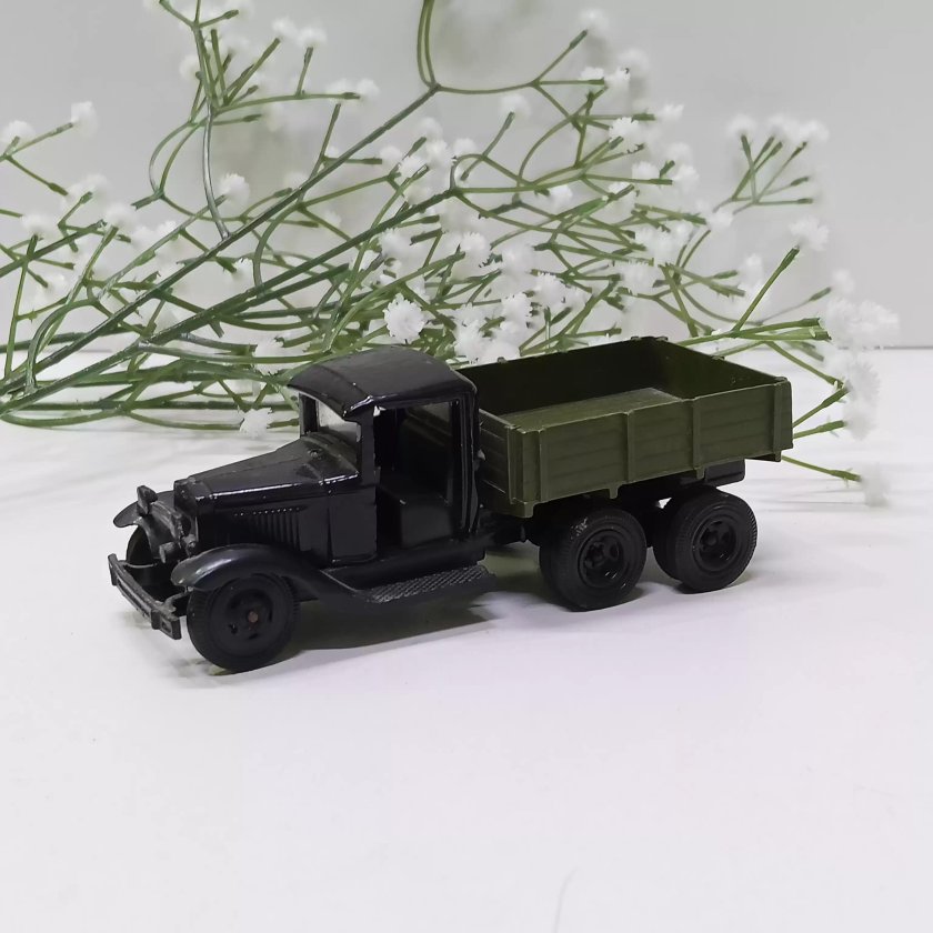 Грузовик полуторка