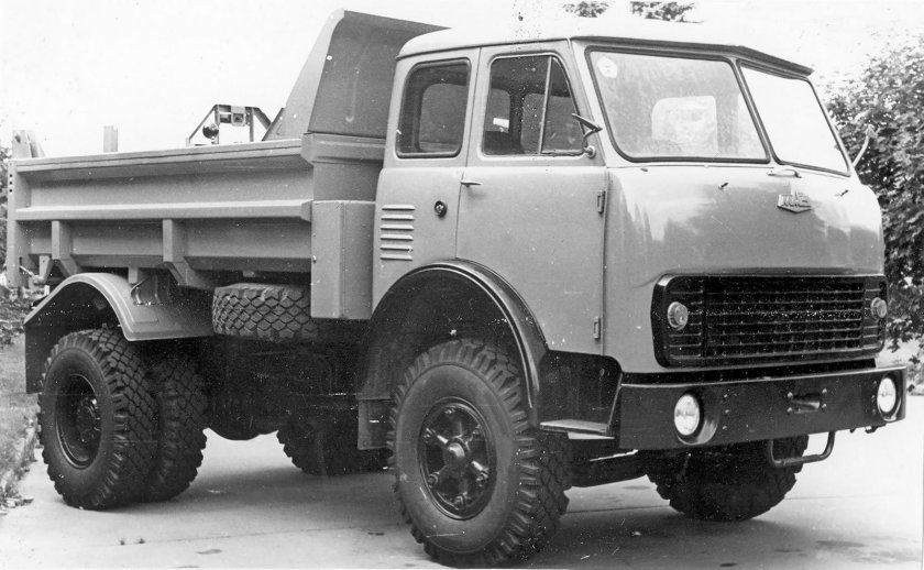 МАЗ-5549 самосвал