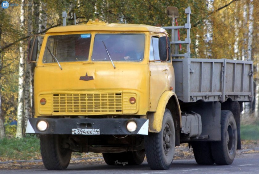 Бортовой грузовик МАЗ-5335