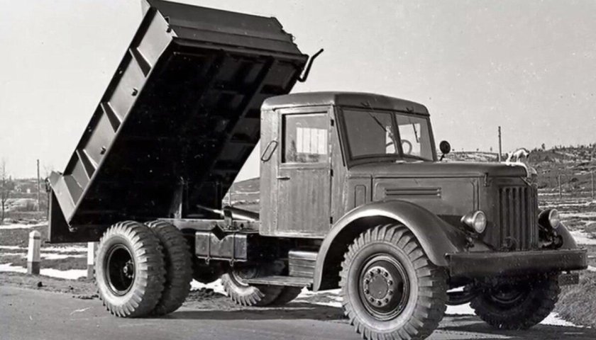 МАЗ-205 самосвал