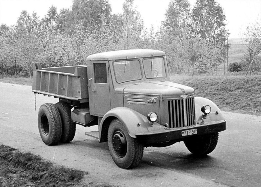 МАЗ-205 самосвал