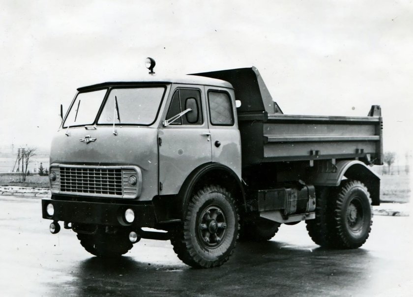 МАЗ-5549 самосвал