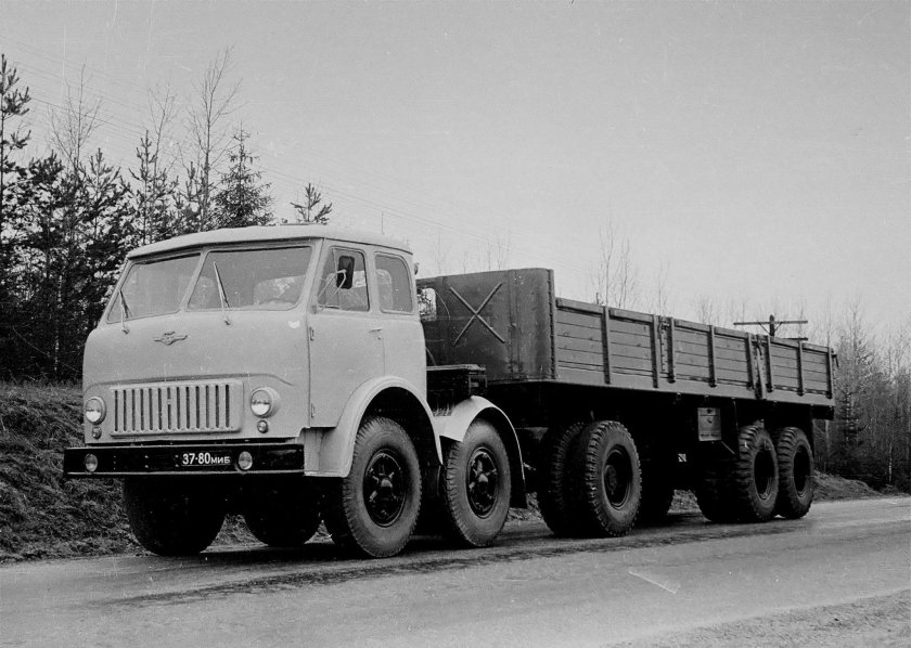 МАЗ 520 тягач