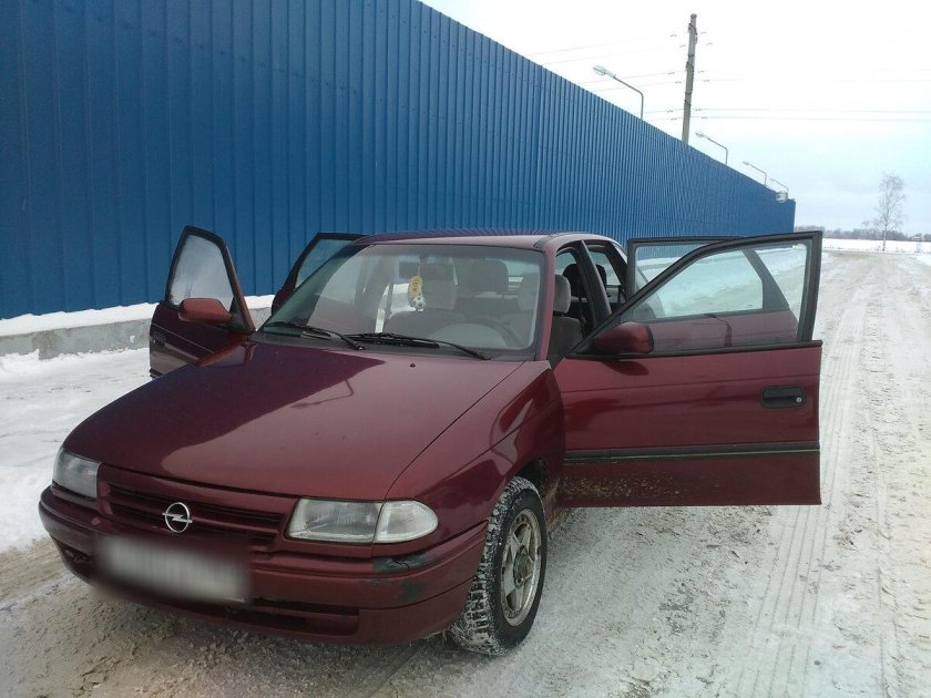 Opel Astra f 1993 хэтчбек красный