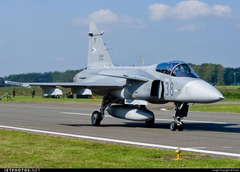 Истребитель ввс швеции jas-39 gripen