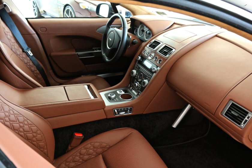 Aston Martin rapide s салон
