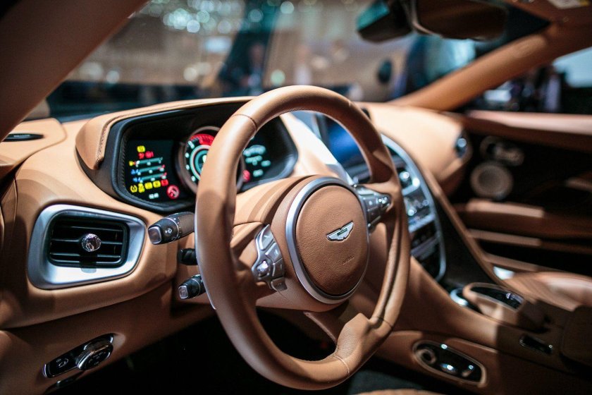 Астон Мартин салон внутри