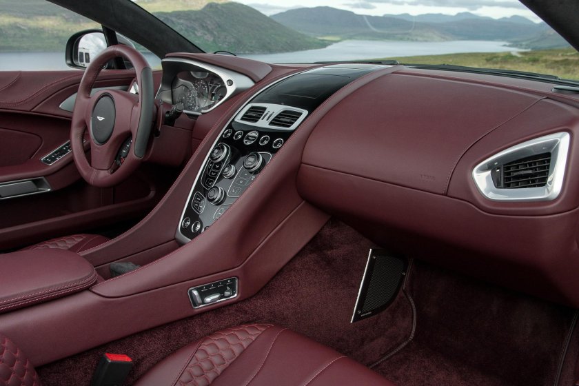 Астон Мартин салон