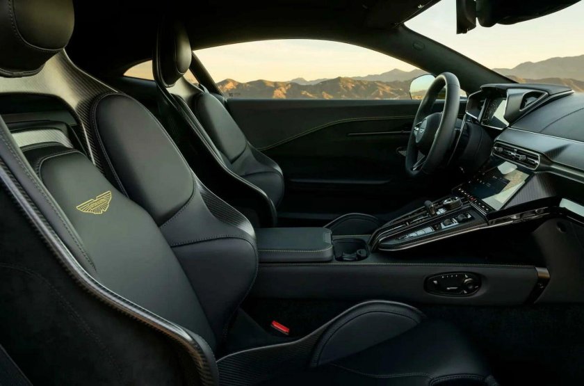 Салон астон мартин