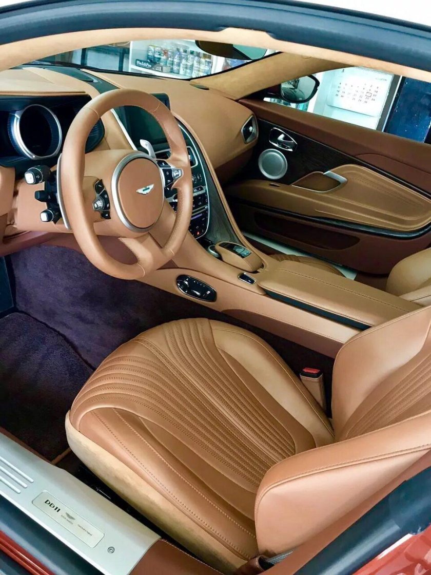 Астон Мартин салон