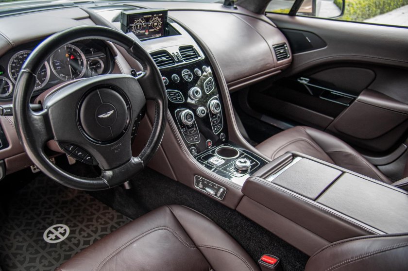 Aston martin rapide салон