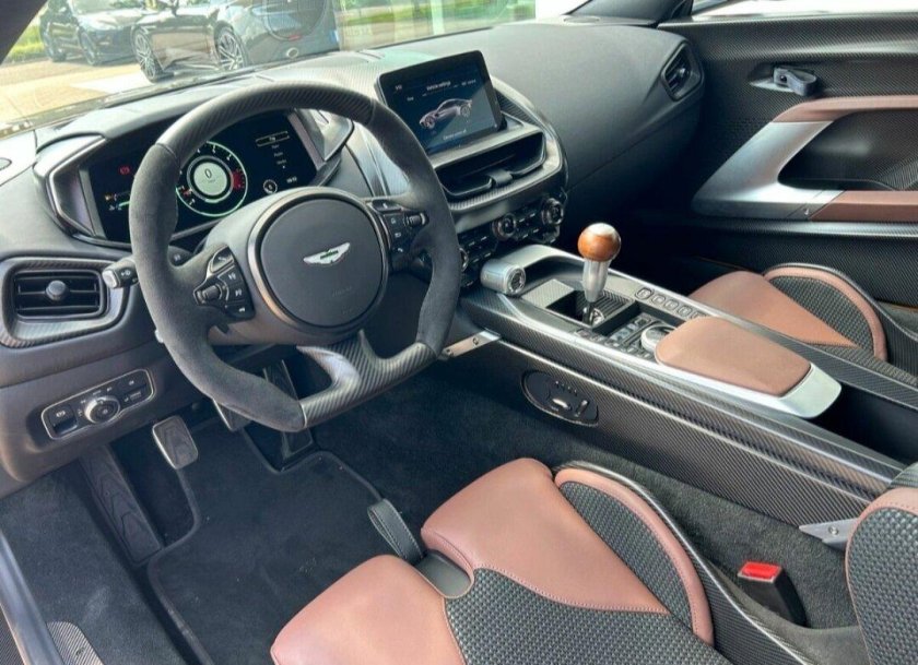 Астон мартин 2023 dbx 707