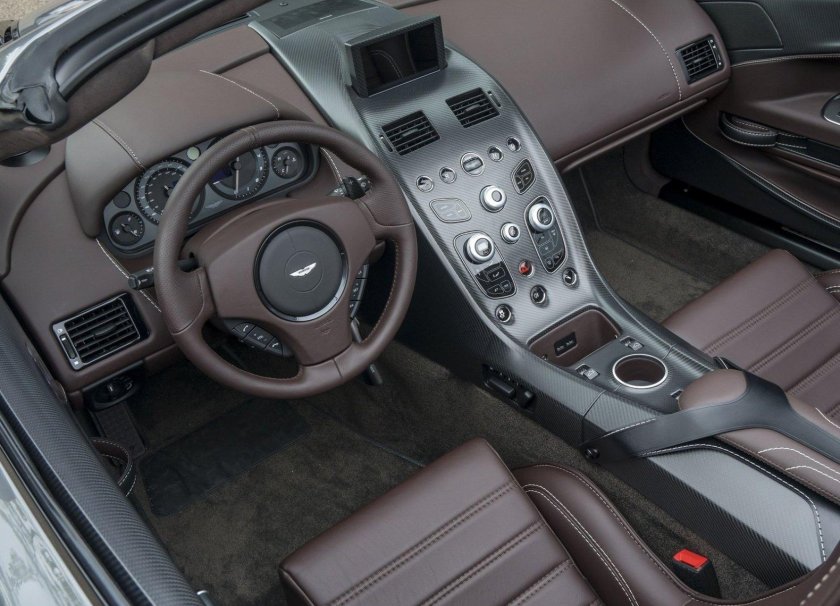 Астон Мартин Vantage gt 12