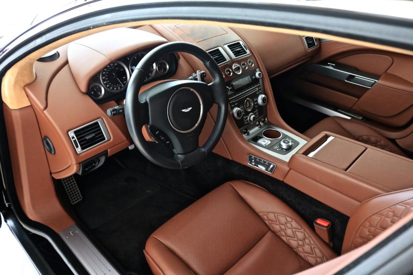 Aston Martin rapide s салон