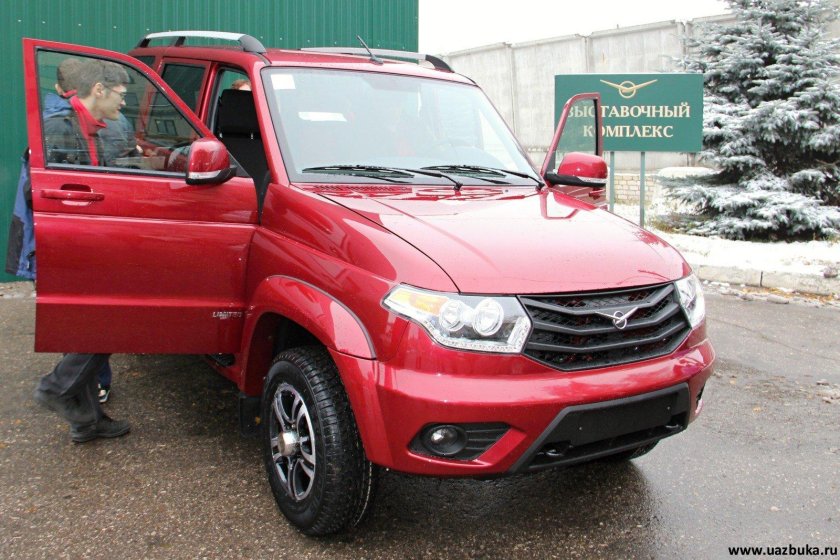 УАЗ Патриот 2021 красный