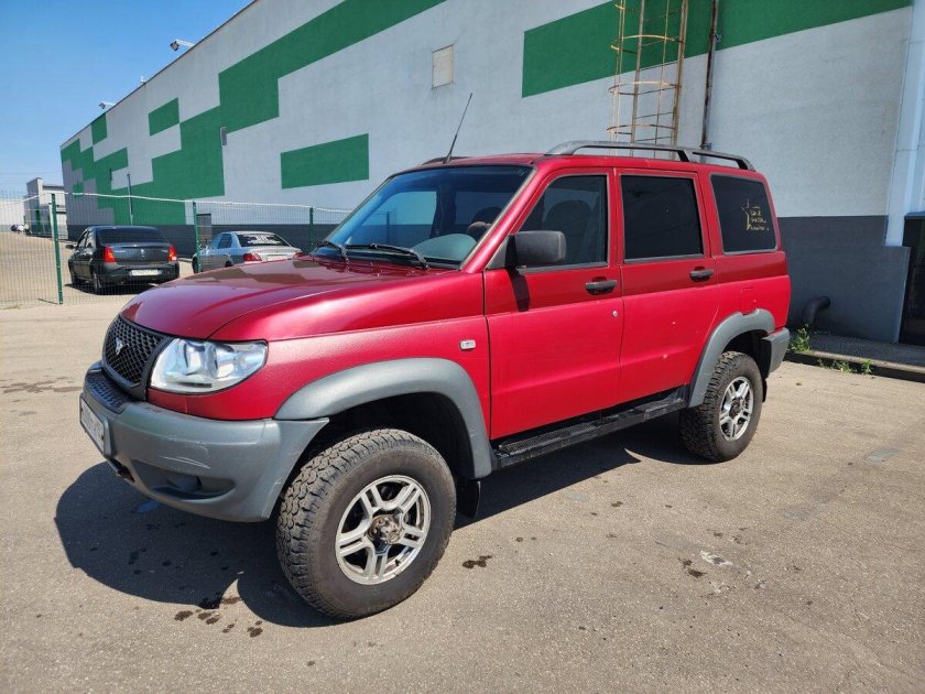 Красный УАЗ