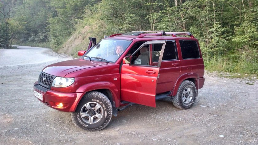 УАЗ Патриот красный