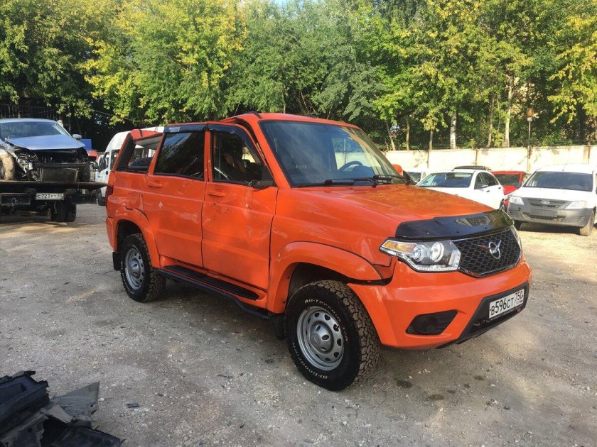 УАЗ Патриот оранжевый