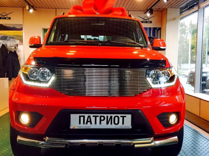 УАЗ Патриот красный