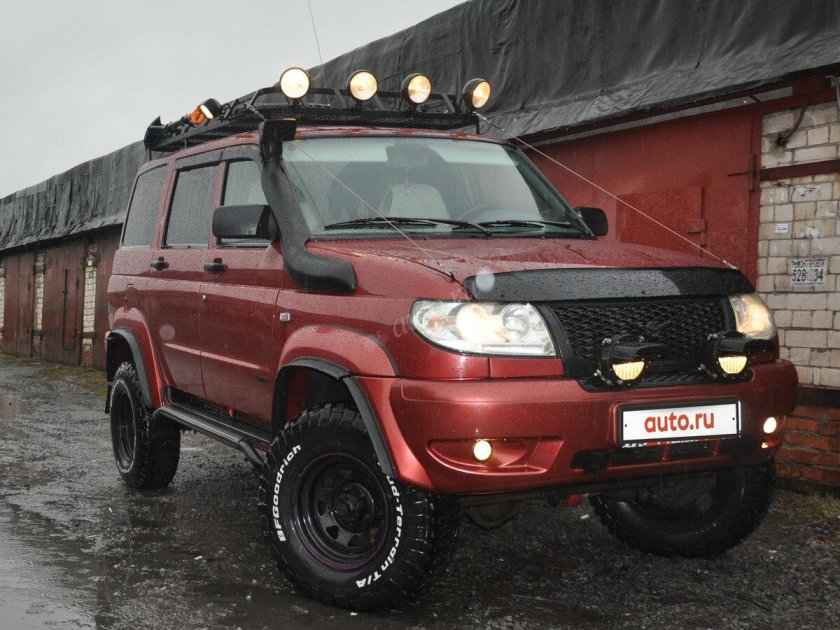 УАЗ Патриот красный