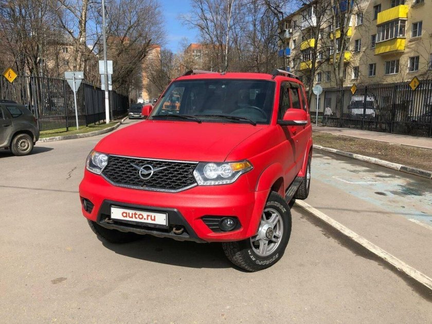 Красный УАЗ