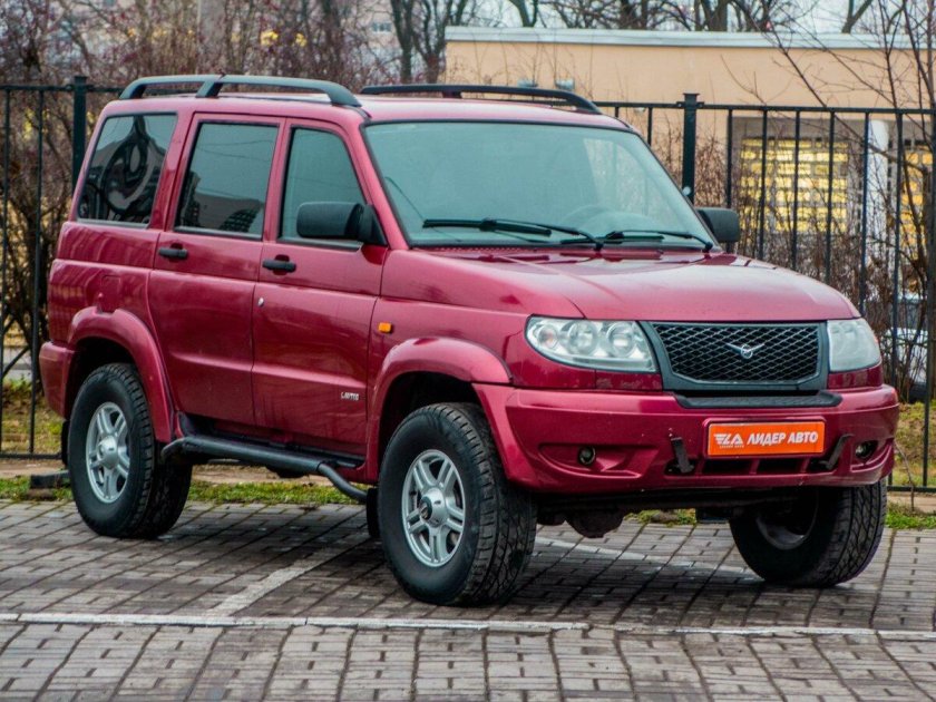 УАЗ Патриот красный
