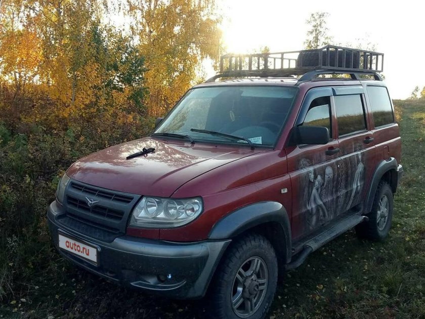 Красный УАЗ Патриот 2008