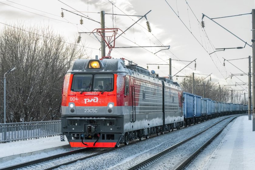 Локомотив ермак 2эс5к